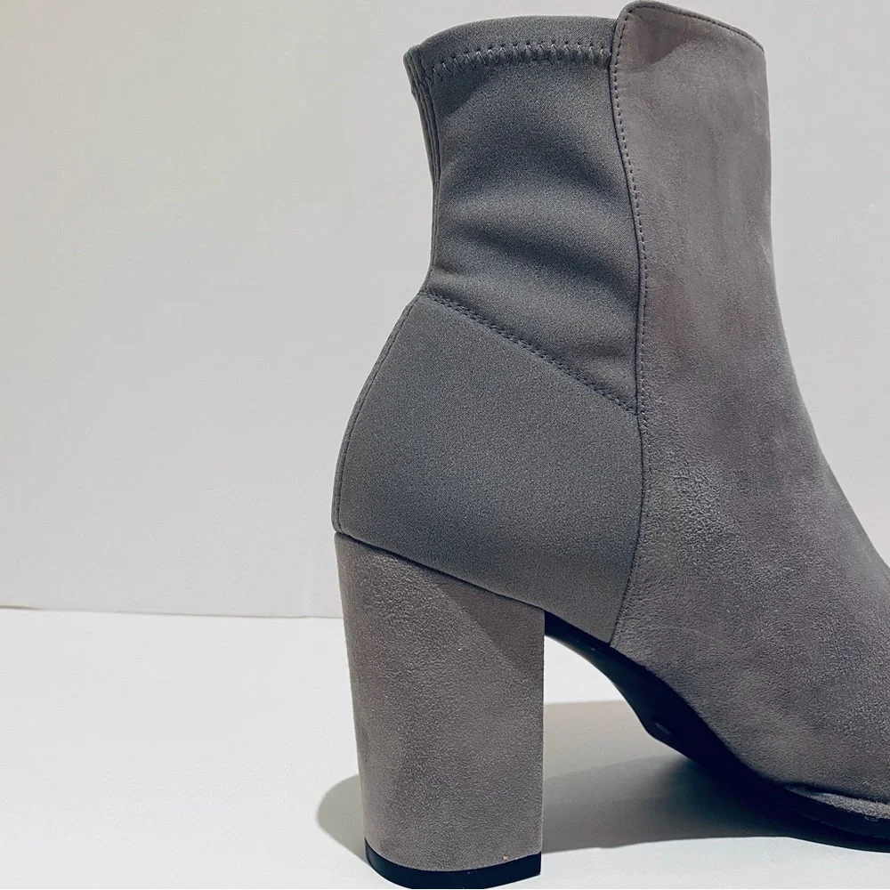 STUART WEITZMAN SUEDE LEATHER BOOTS.